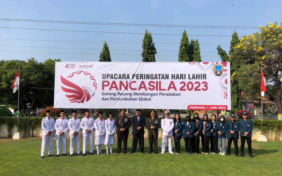 Mahasiswa Administrasi Publik dan Manajemen PSDKU Rembang hadiri Upacara Hari Lahir Pancasila